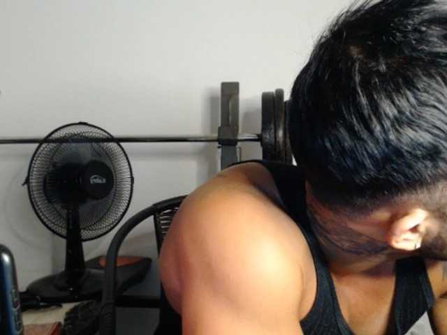 Live sex webcam photo for JacobGains #275702385