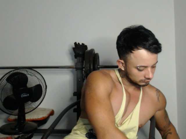 Live sex webcam photo for JacobGains #275717770