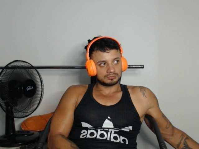 Live sex webcam photo for JacobGains #275737282