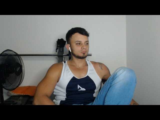 Live sex webcam photo for JacobGains #275978025