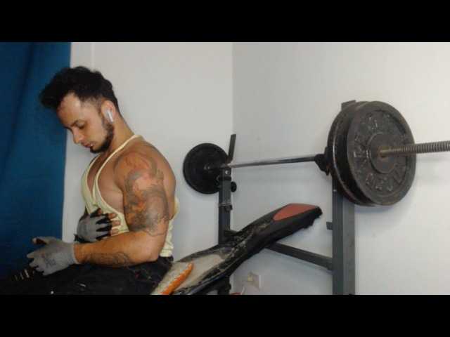 Live sex webcam photo for JacobGains #277345167