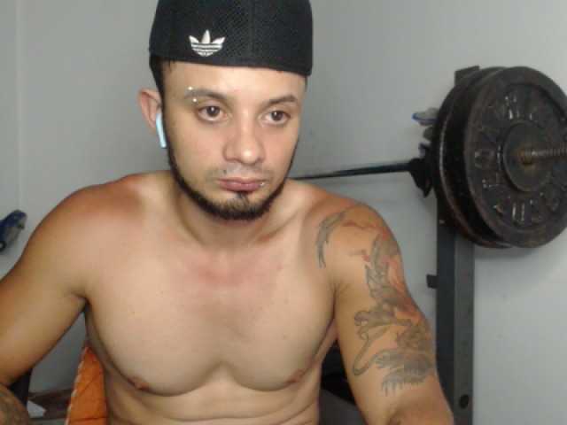 Live sex webcam photo for JacobGains #277364579