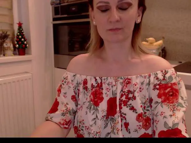 Live sex webcam photo for JacquiGray #277070572