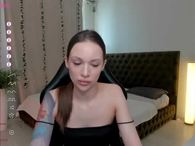 Live sex webcam photo for Jade-07 #291185147