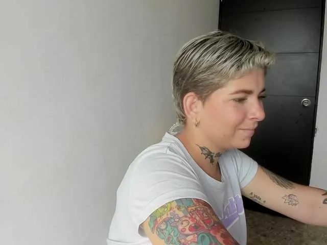 Live sex webcam photo for Jade-28 #275476616