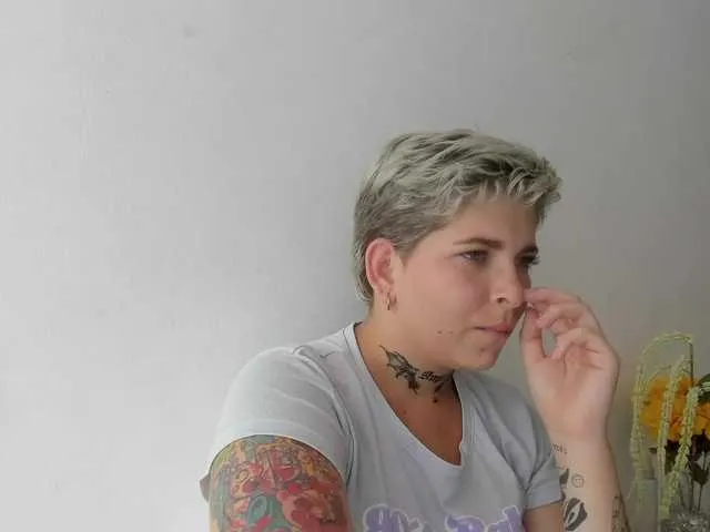 Live sex webcam photo for Jade-28 #275479780