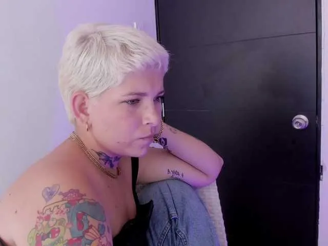 Live sex webcam photo for Jade-28 #275553667