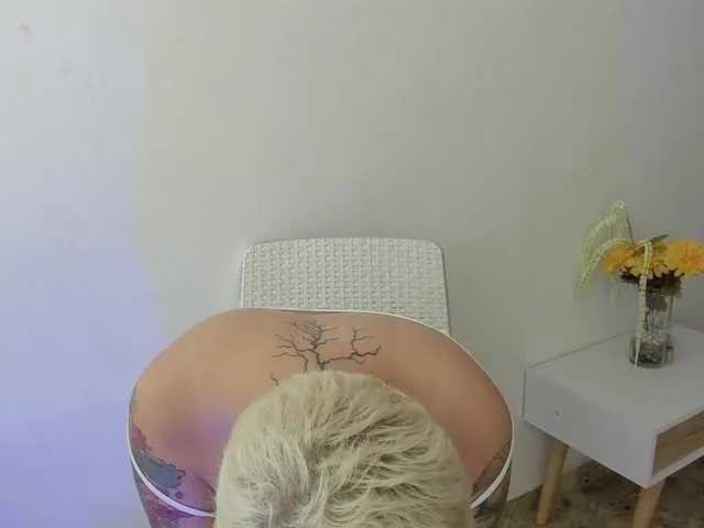 Live sex webcam photo for Jade-28 #275583549