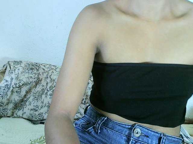 Live sex webcam photo for Jade05 #275740922