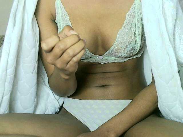 Live sex webcam photo for Jade05 #276274199