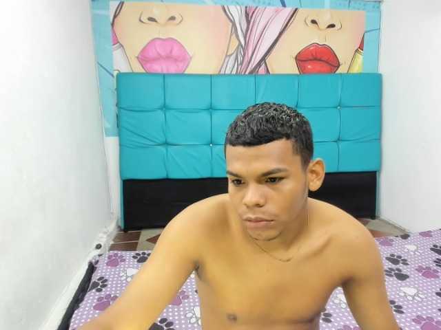 Live sex webcam photo for JadeGtGngBng #276647062