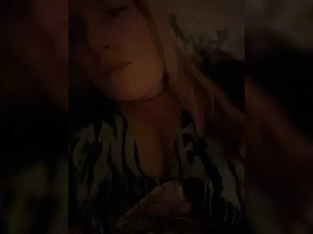 Live sex webcam photo for JadeLynn365 #293964120
