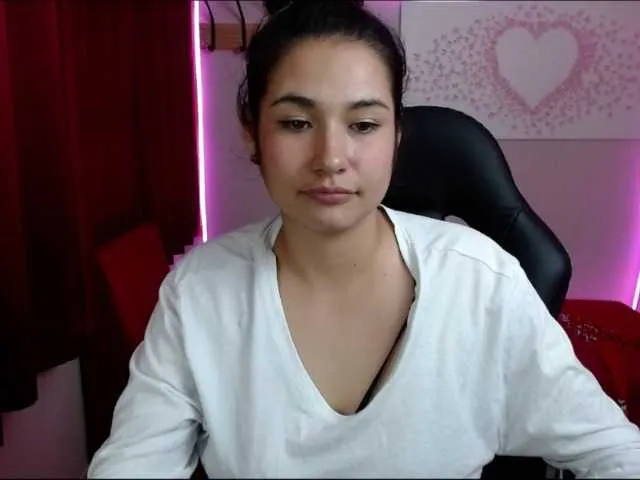 Live sex webcam photo for JadeSuan #273647740