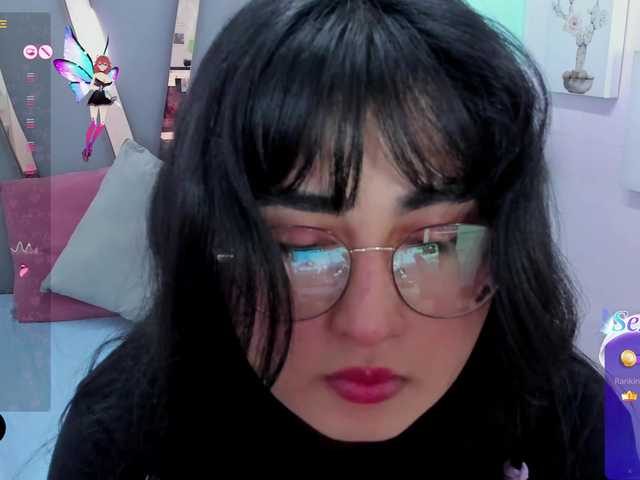 Live sex webcam photo for JadeWells #290409053