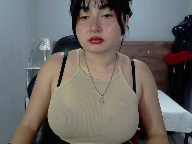 Live sex webcam photo for JadeWells #290521607