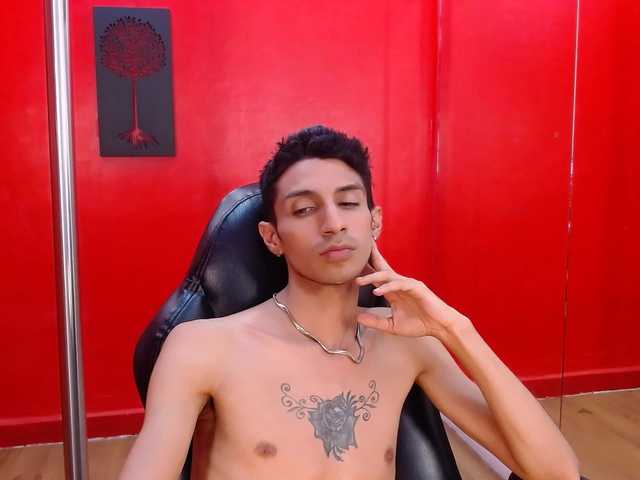 Live sex webcam photo for JaiderCortez #277820573