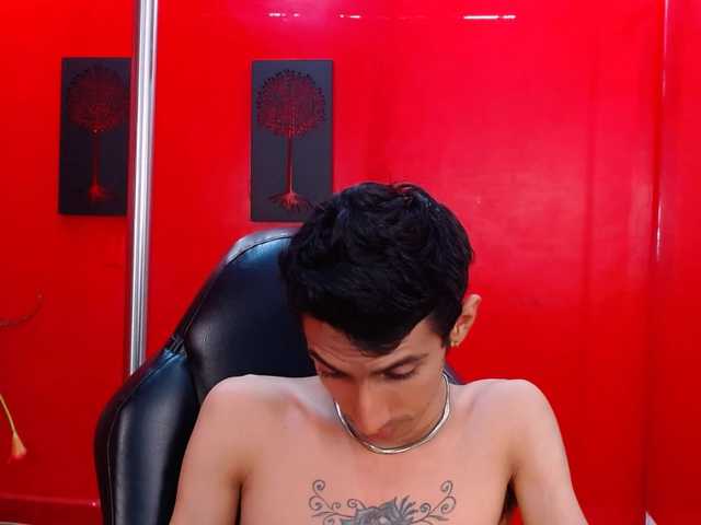 Live sex webcam photo for JaiderCortez #277981776