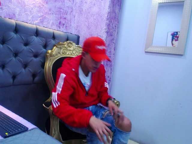 Live sex webcam photo for JakeEmilly #271764336