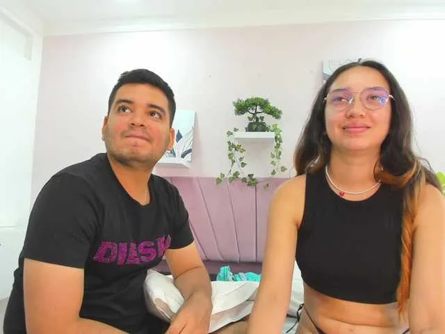 Live sex webcam photo for JakeandSara #276030327