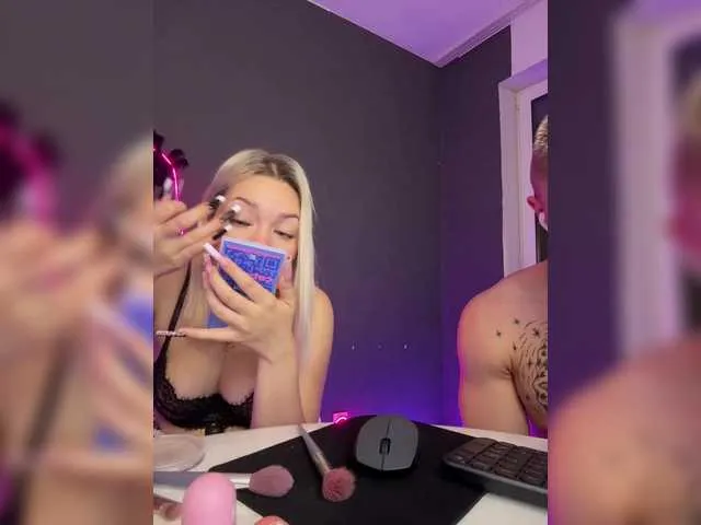 Live sex webcam photo for James-Eva0 #292251843