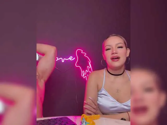 Live sex webcam photo for James-Eva0 #292287559