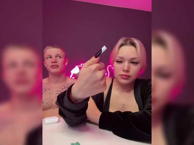 Live sex webcam photo for James-Eva0 #292305083