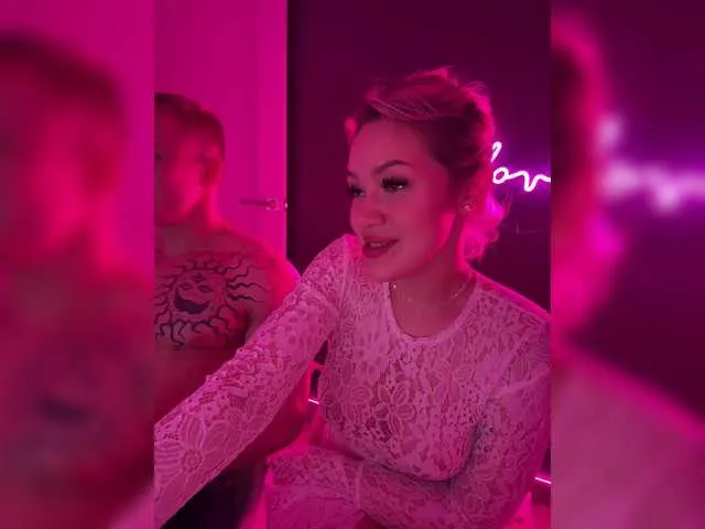 Live sex webcam photo for James-Eva0 #292333081