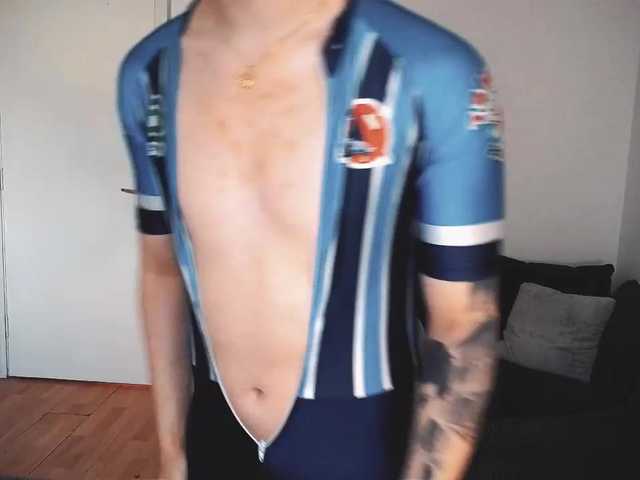 Live sex webcam photo for JamesAndAiden #273664506