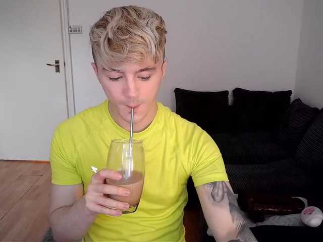 Live sex webcam photo for JamesAndAiden #273797198