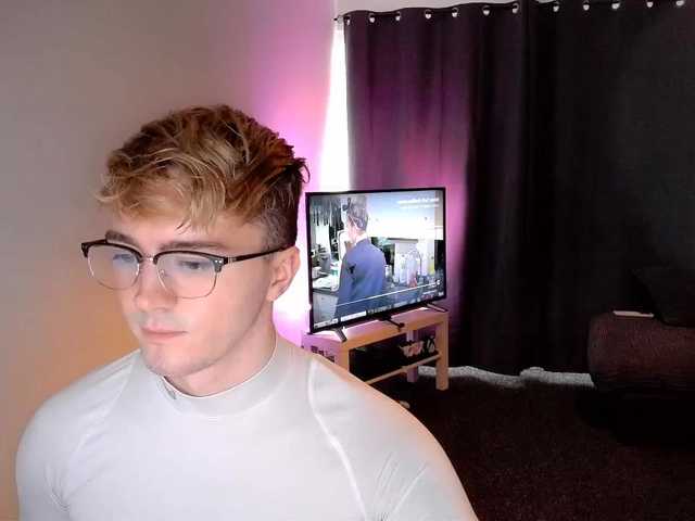 Live sex webcam photo for JamesAndAiden #274150877