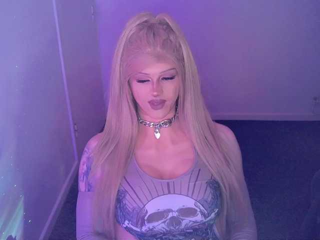 Live sex webcam photo for JamesAndAiden #276411387