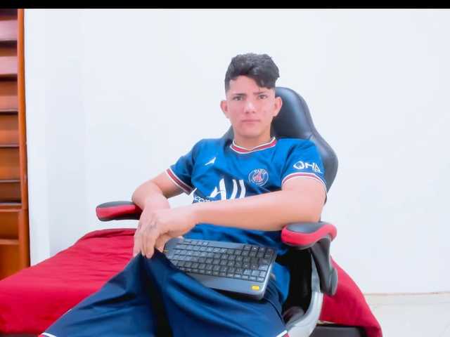 Live sex webcam photo for JamesJohnson031 #275719915