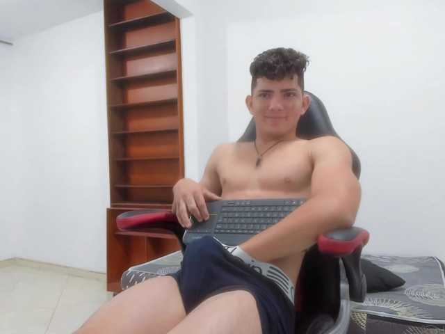 Live sex webcam photo for JamesJohnson031 #276063650