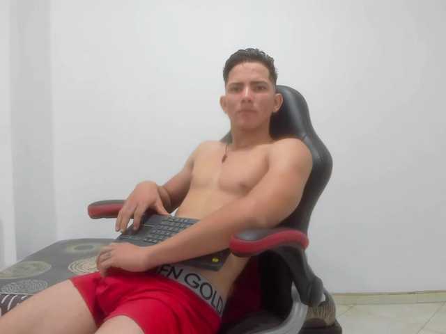 Live sex webcam photo for JamesJohnson031 #276078135