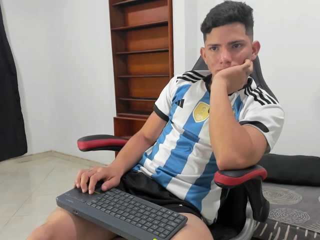 Live sex webcam photo for JamesJohnson031 #276092899