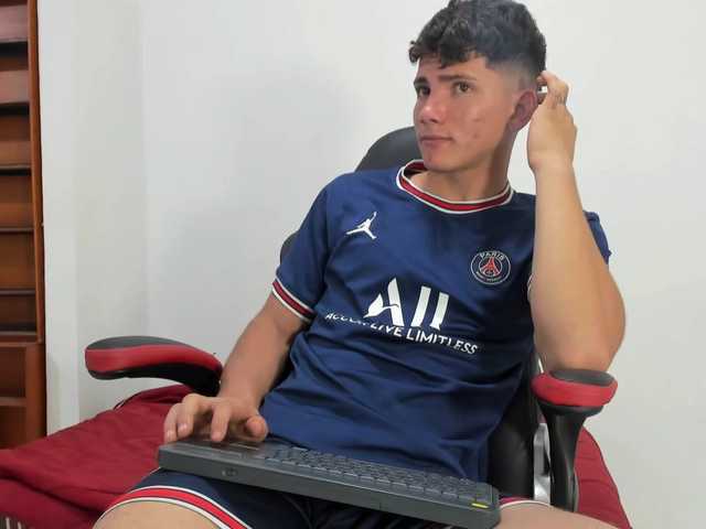 Live sex webcam photo for JamesJohnson031 #276158509