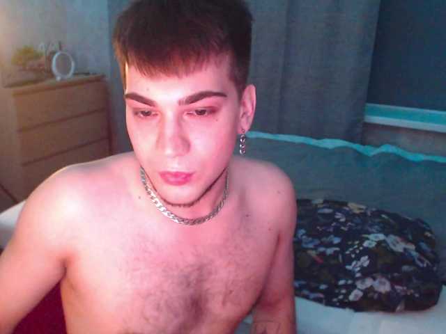 Live sex webcam photo for JamesWhite8 #277947999