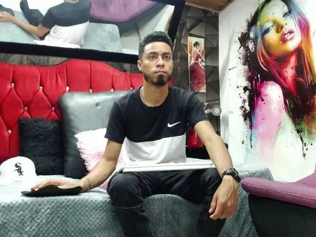 Live sex webcam photo for Jamez-Rashford #277607916