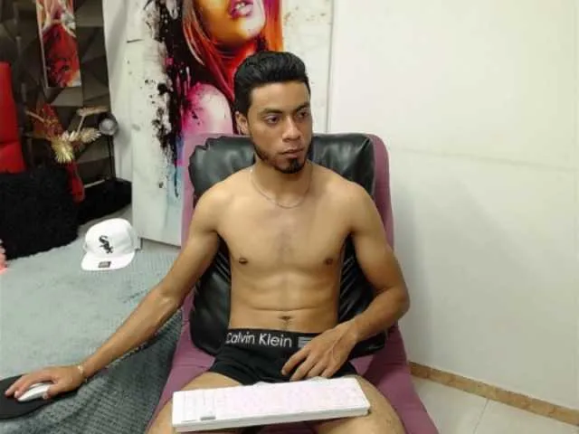 Live sex webcam photo for Jamez-Rashford #277706911