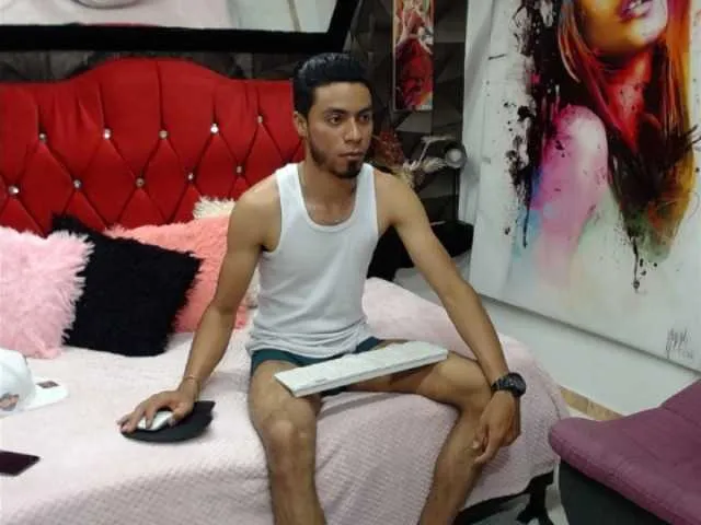 Live sex webcam photo for Jamez-Rashford #277725733