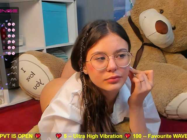 Live sex webcam photo for JamieRobinson #272996240