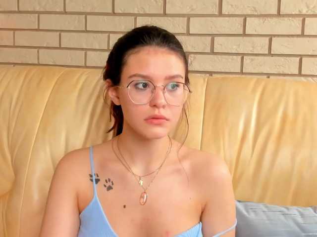 Live sex webcam photo for JamieRobinson #273489978