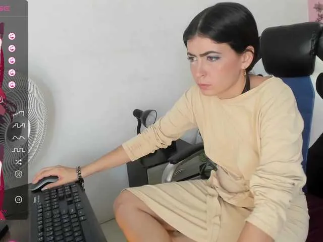 Live sex webcam photo for JamilaFadel #276439278