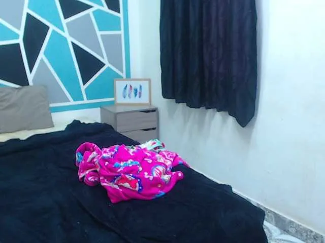 Live sex webcam photo for JamineQueen93 #275524133