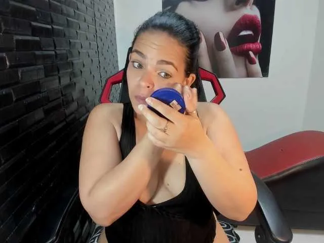 Live sex webcam photo for JamineQueen93 #277171867