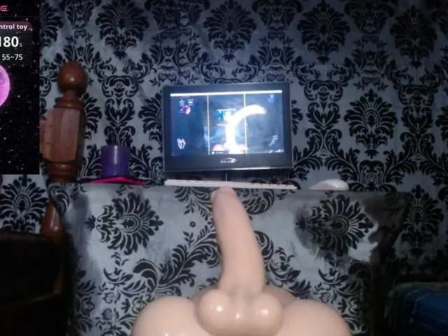 Live sex webcam photo for JamineQueen93 #291678268