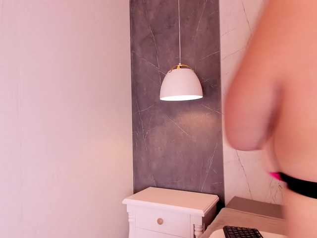 Live sex webcam photo for JamiraHaines #276895953