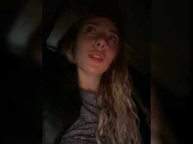 Live sex webcam photo for Janchi- #277279520