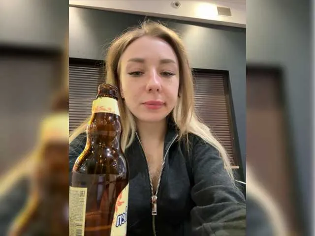 Live sex webcam photo for Janchi- #277571422