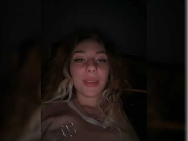 Live sex webcam photo for Janchi- #277610637